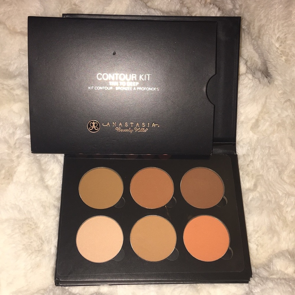Anastasia Beverly Hills Contour Kit- Tan to Deep